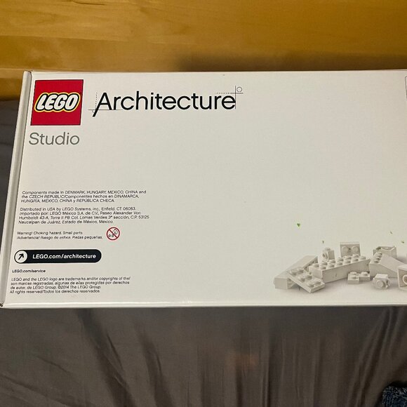 Lego Architecture Studio (Set 21050) - Picture 2 of 3